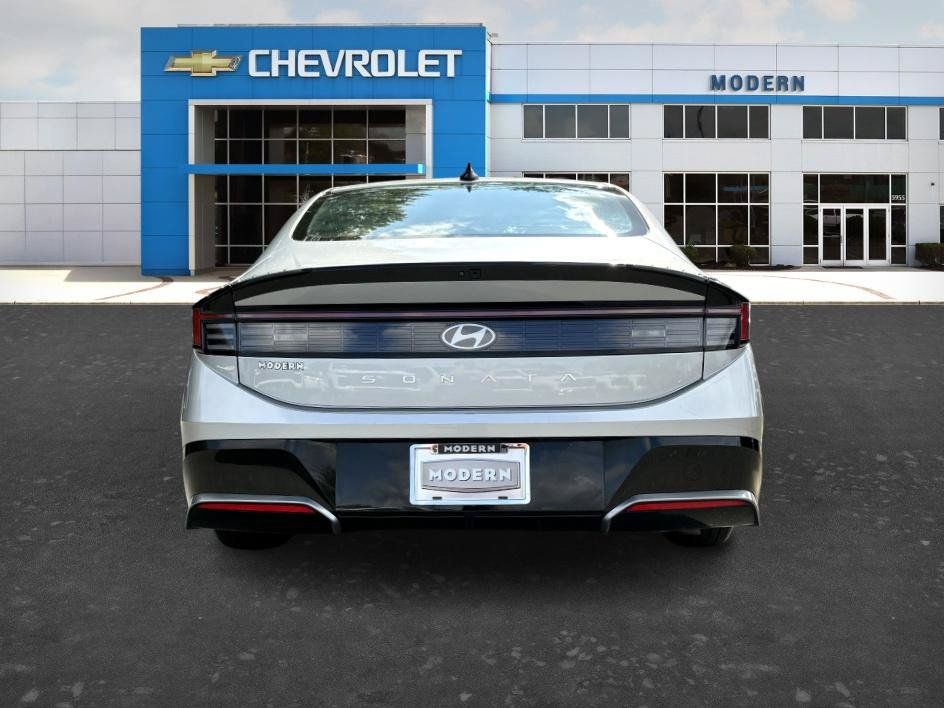 Used 2025 Hyundai Sonata SEL FWD image 4