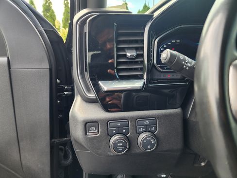 Used 2024 Chevrolet Silverado 2500 LT image 27