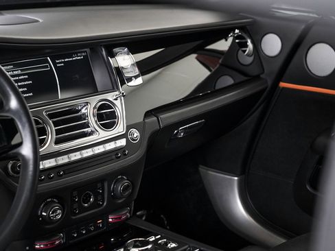 Used 2020 Rolls-Royce Dawn image 27