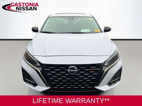 Used 2024 Nissan Altima 2.5 SR w/ SR Premium Package image 2