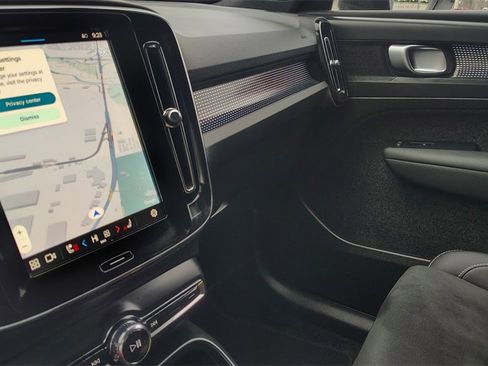 Certified 2025 Volvo XC40 B5 Plus image 23