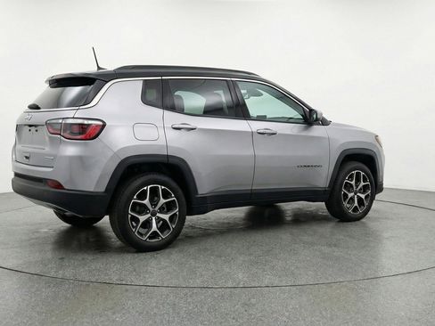 Used 2025 Jeep Compass Limited image 9
