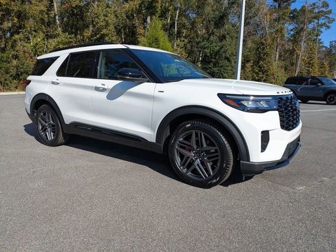 New 2026 Ford Explorer ST-Line w/ ST-Line Street Pack image 2