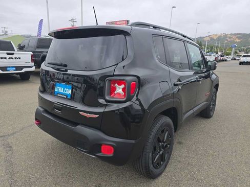 Used 2018 Jeep Renegade Trailhawk w/ Popular Equipment Group AWD/4WD image 5