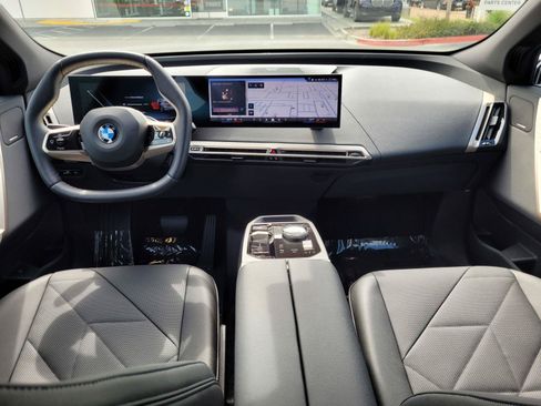 Certified 2026 BMW iX xDrive45 w/ Premium Package AWD/4WD image 18