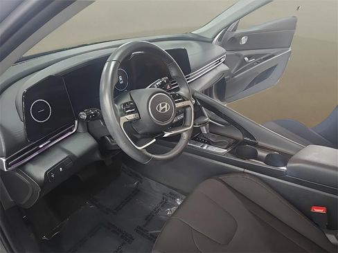 Certified 2025 Hyundai Elantra SEL image 12