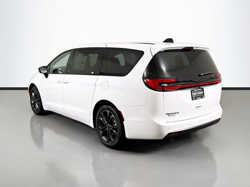 New 2026 Chrysler Pacifica Select image 5