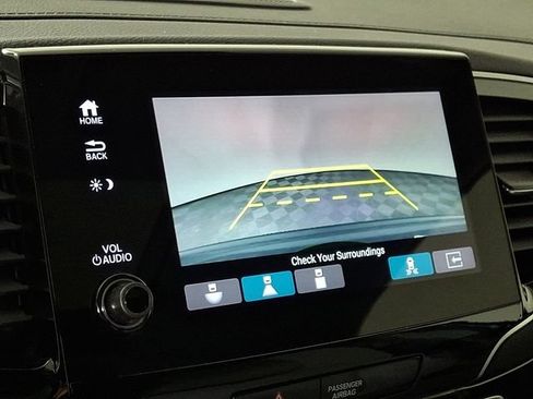 Used 2020 Honda Pilot Touring image 4