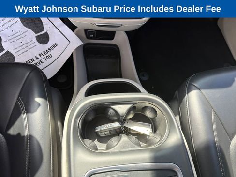 Used 2023 Chrysler Pacifica Touring-L FWD image 24