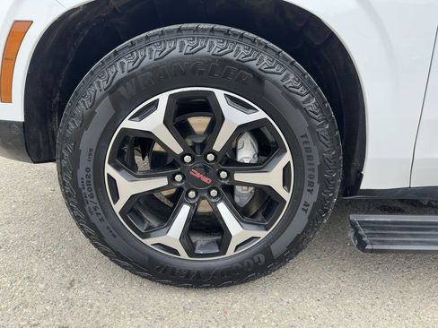 Used 2025 GMC Yukon AT4 w/ AT4 Premium Plus Package image 25
