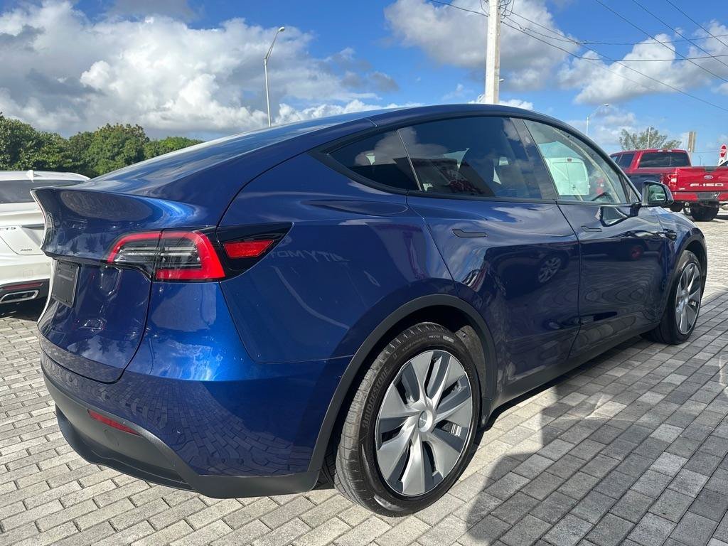 Used 2024 Tesla Model Y 2WD image 8