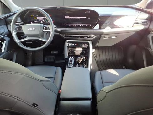 Used 2025 Audi Q5 Premium w/ Convenience Package image 10