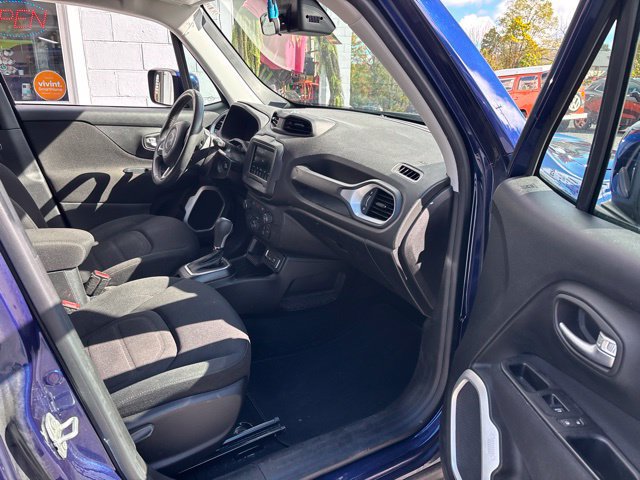 Used 2018 Jeep Renegade Latitude FWD image 7