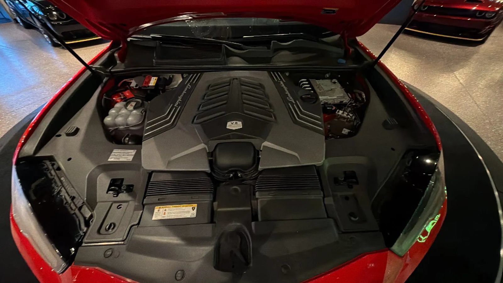 Used 2019 Lamborghini Urus AWD/4WD image 15