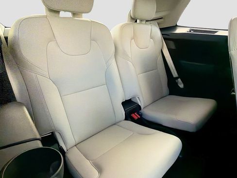 Used 2018 Volvo XC90 T6 Momentum w/ Convenience Package image 21