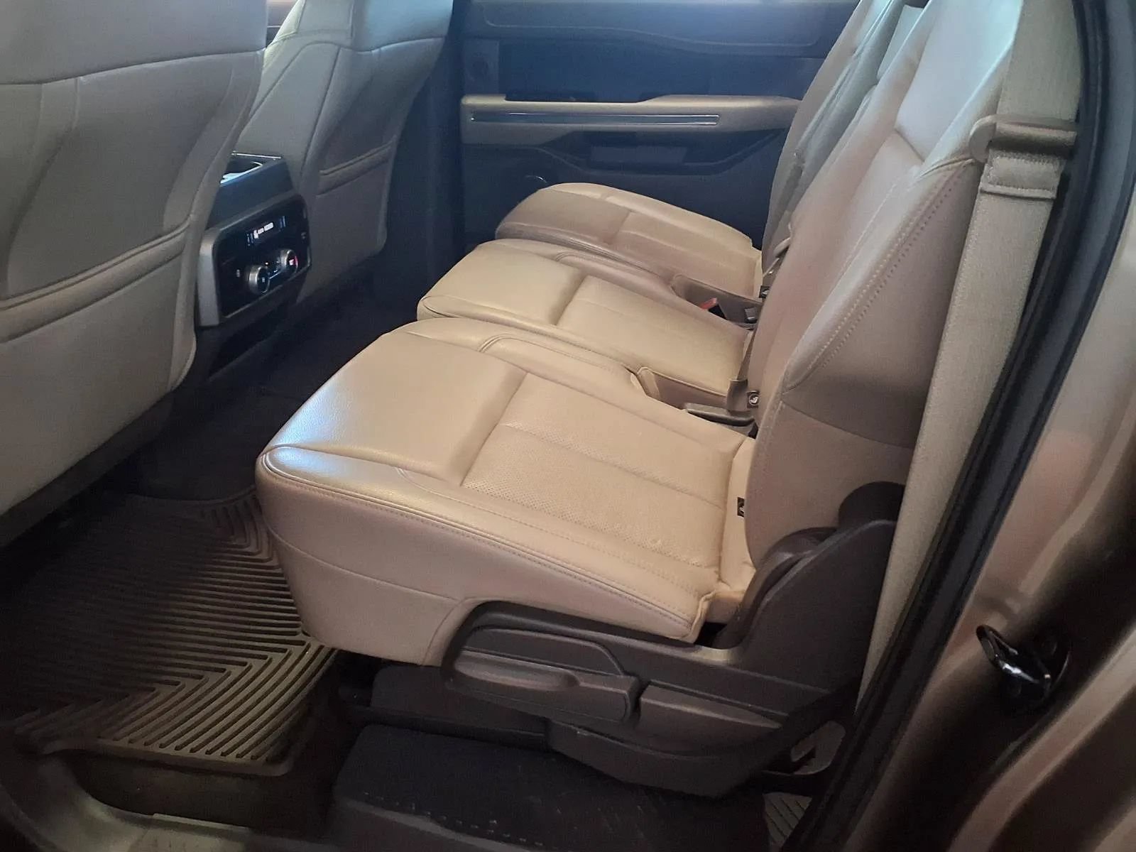Used 2019 Ford Expedition Max XLT w/ Equipment Group 202A AWD/4WD image 15
