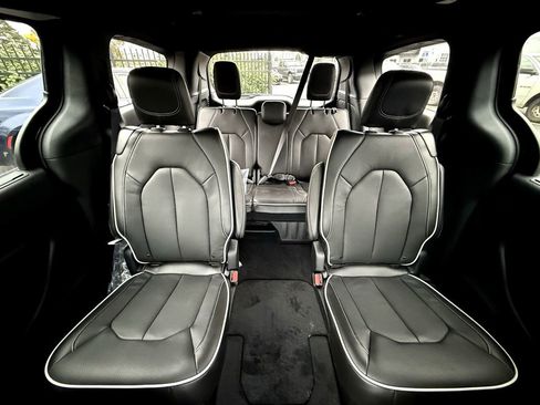 New 2026 Chrysler Pacifica Limited image 30