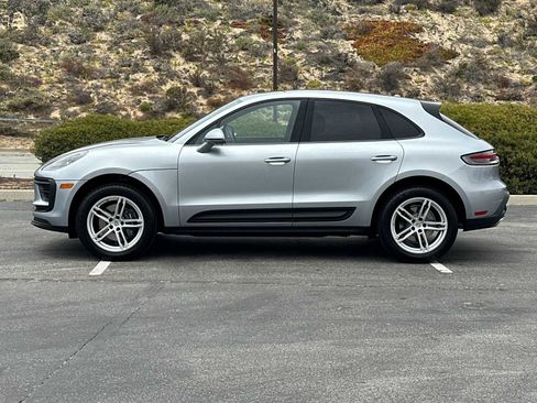 Used 2025 Porsche Macan image 2