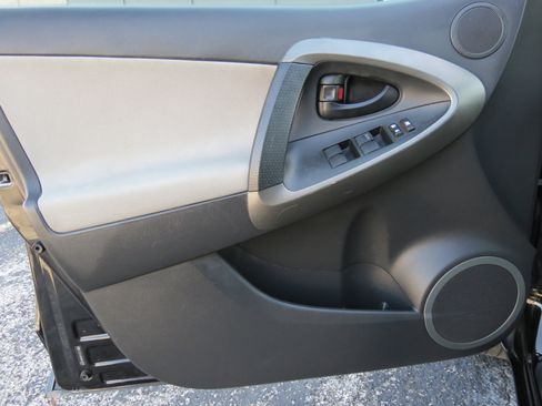 Used 2010 Toyota RAV4 2WD image 18