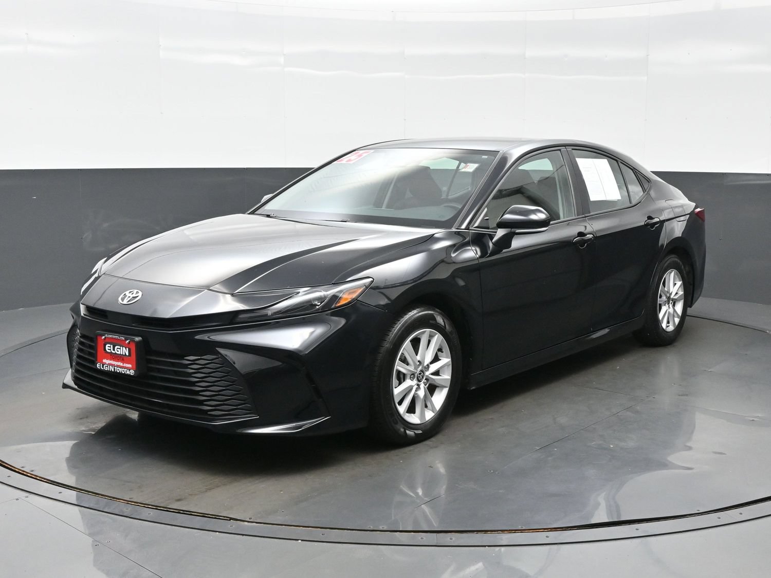 Used 2025 Toyota Camry LE FWD image 2
