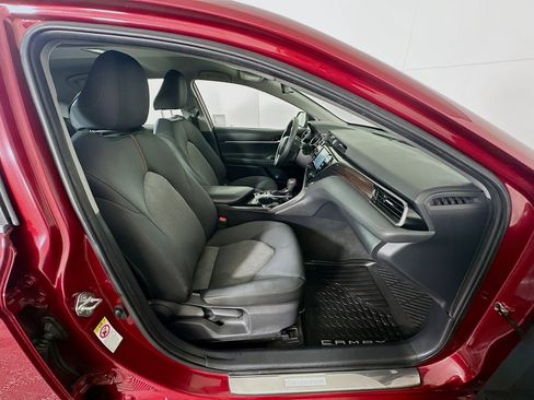 Used 2019 Toyota Camry LE image 30
