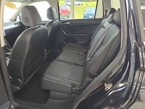 Used 2020 Volkswagen Tiguan SE AWD/4WD image 10