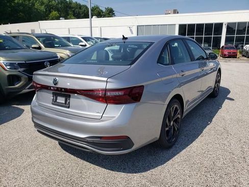 New 2026 Volkswagen Jetta SE FWD image 4