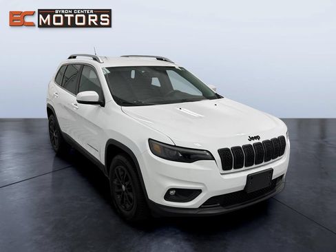 Used 2019 Jeep Cherokee Latitude Plus w/ Cold Weather Group AWD/4WD image 7