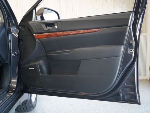 Used 2012 Subaru Outback 2.5i Limited w/ Moonroof Pkg AWD/4WD image 32