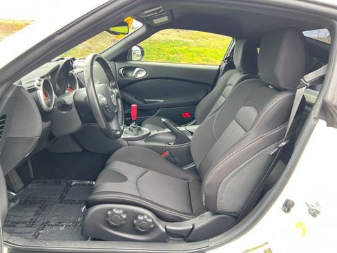 Used 2020 Nissan 370Z w/ Sport Package image 16