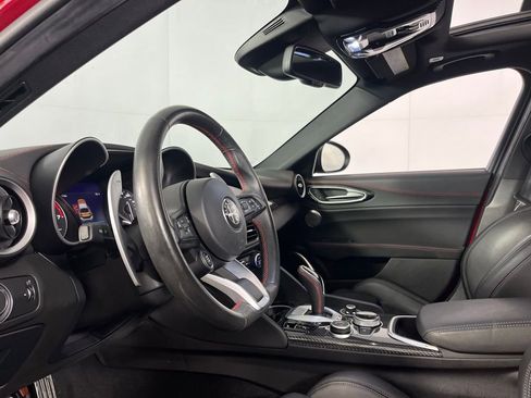 Used 2023 Alfa Romeo Giulia Estrema image 21