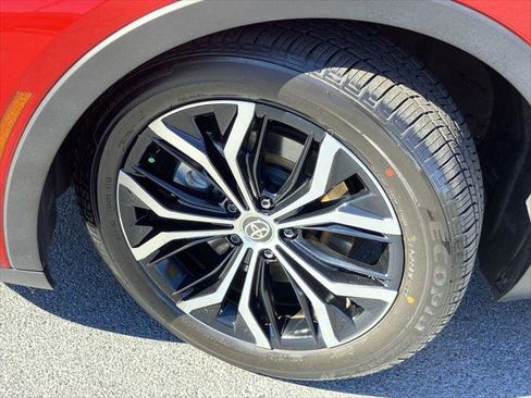 Certified 2023 Toyota Crown image 9