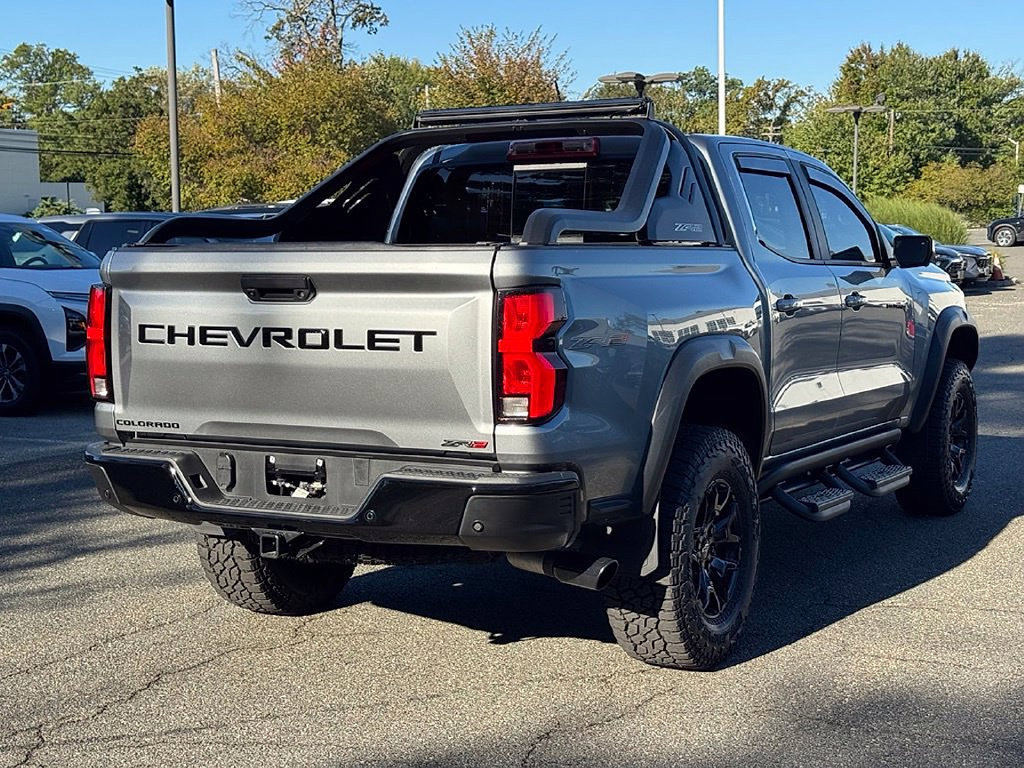 Certified 2026 Chevrolet Colorado ZR2 w/ Midnight Edition AWD/4WD image 8