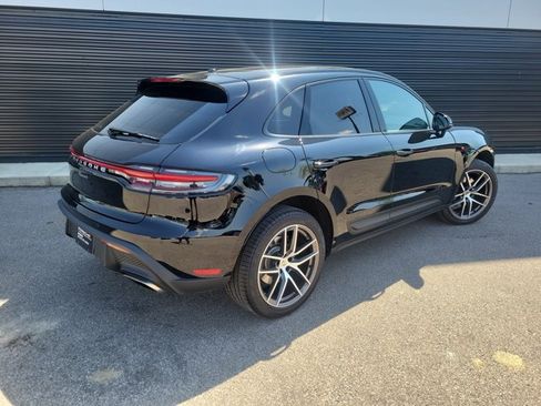 Certified 2025 Porsche Macan AWD/4WD image 5