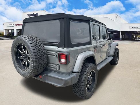 Used 2018 Jeep Wrangler Unlimited Sahara AWD/4WD image 7