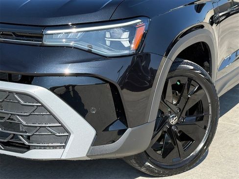 New 2026 Volkswagen Taos SE image 2