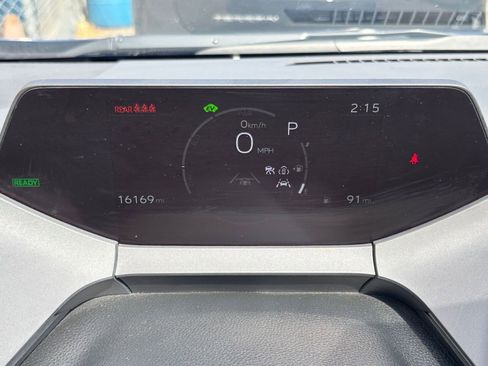 Used 2025 Toyota Prius LE image 40