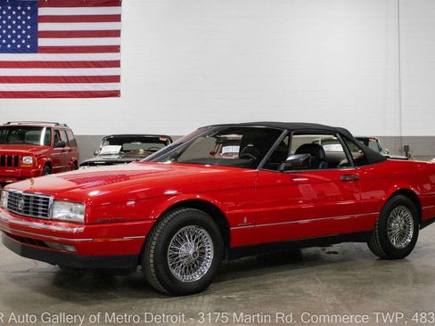 Used 1990 Cadillac Allante image 2