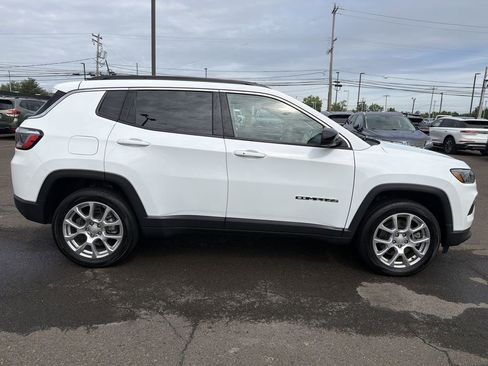 Used 2023 Jeep Compass Latitude AWD/4WD image 6