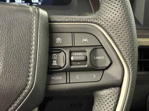 Used 2025 Toyota Tacoma TRD Off-Road image 21