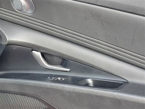 Used 2023 Hyundai Elantra SEL w/ Convenience Package image 19