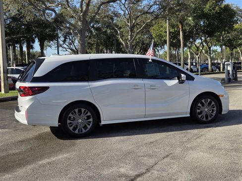 Used 2025 Honda Odyssey Touring image 7
