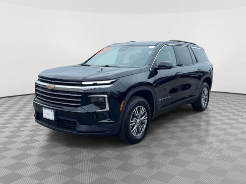 Used 2026 Chevrolet Traverse LT w/ Driver Confidence Package AWD/4WD image 3