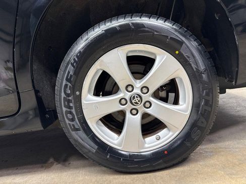 Used 2020 Toyota Sienna L image 38