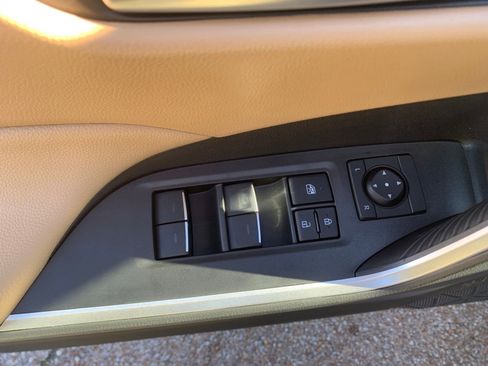 New 2025 Toyota RAV4 XLE w/ Convenience Package AWD/4WD image 12