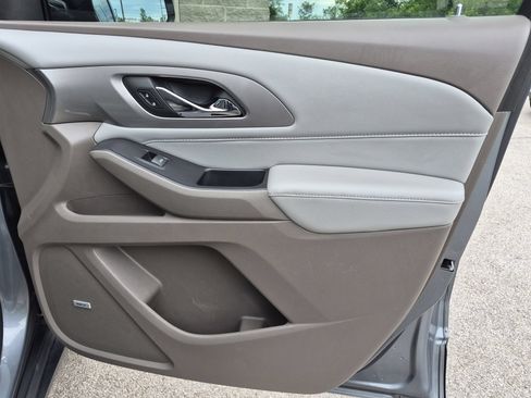 Used 2018 Chevrolet Traverse LT FWD image 36