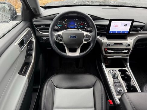 Certified 2022 Ford Explorer XLT w/ Equipment Group 202A image 15