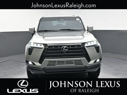 Used 2024 Lexus GX 550 w/ Cold Area Package AWD/4WD image 4