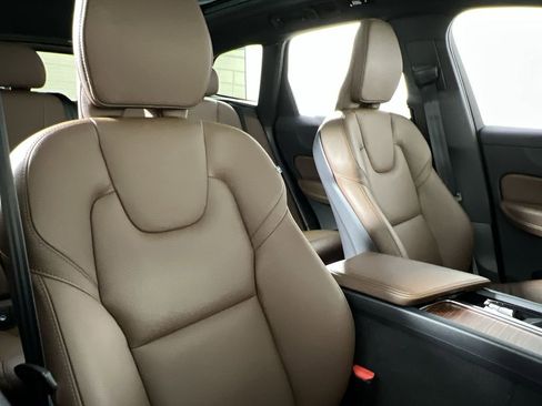 Used 2023 Volvo XC60 B5 Plus w/ Climate Package image 26