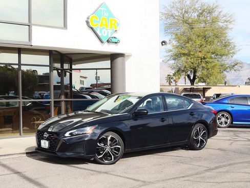 Used 2024 Nissan Altima 2.5 SR image 3